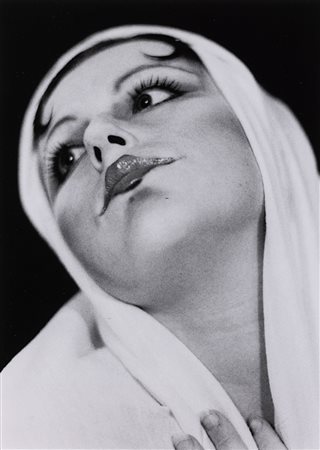 Cindy Sherman 1954 Madonna, 1975/97 stampa alla gelatina ai sali d’argento,...