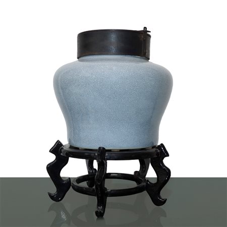 Grande urna in porcellana cinese con coperchio in metallo, nineteen° secolo