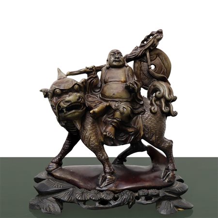 Antico Buddha su Cane di Pho in giadeite