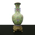 Vaso con sfondo verde e disegno di fiori, 18° secolo From Qing Dao Quan nian zhi