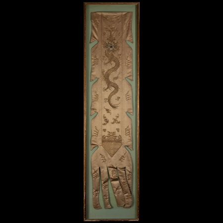  
GRANDE STENDARDO IN SETA RICAMATA 
 225x57 cm