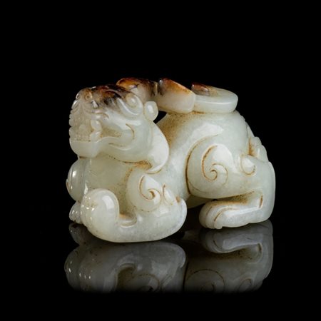  
ANIMALE MITOLOGICO IN GIADA BIANCA E RUGGINE 
 