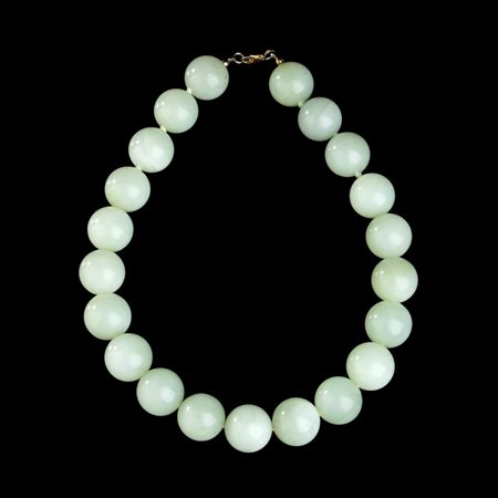  
COLLANA CON SFERE IN PIETRA VERDE 
 