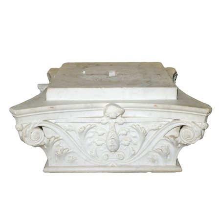 Capitello in marmo, 18° secolo