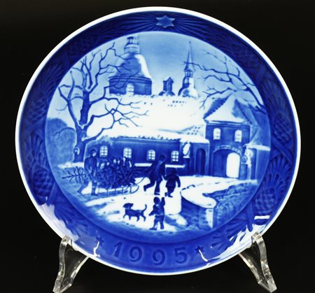 PIATTO ROYAL COPENAGHEN, 1995 diam cm 18 sul fondo: timbro Royal Copenhagen,...