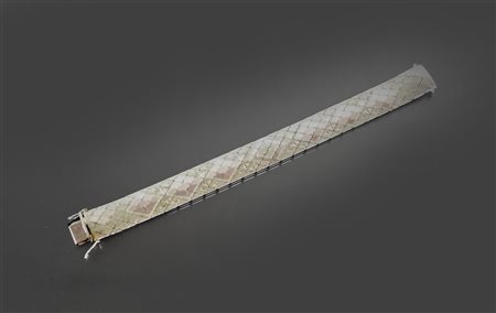 BRACCIALE IN ARGENTO in argento 835, decorato con motivi geometrici e...