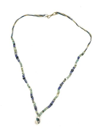 SOTTILE COLLANA IN FAIENCE verde, bianca e azzurra con vaghi circolari ed...