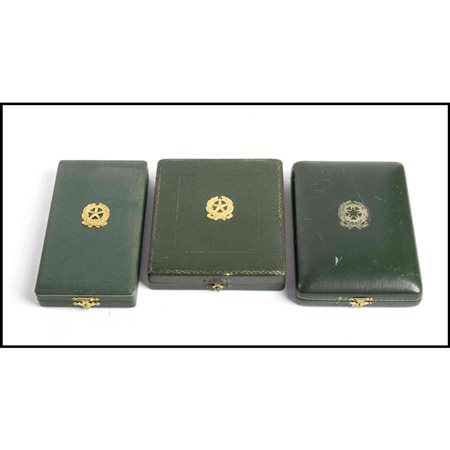  
Lotto di 3 Croci al merito Reppublica Italiana Ordini Cavallereschi e Medaglie...
 