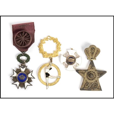  
Lotto di 3 ordini ed distinivo GIL Ordini Cavallereschi e Medaglie...
 