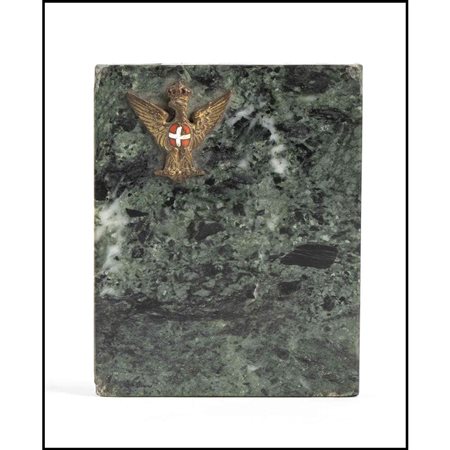  
Fremacarte decorato con distintivo della Scuola di Stato Maggiore Re Militaria...
 