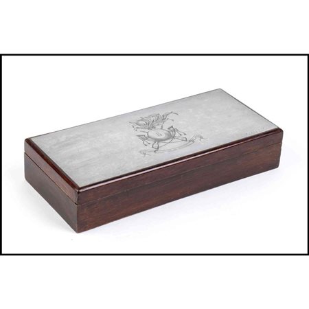  
Scatola in legno con inciso fregio dell’8° Reggimento Bersaglieri Militaria...
 