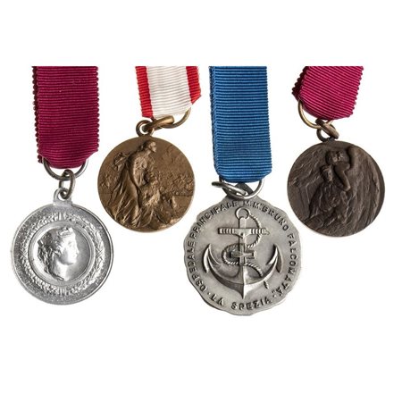  
LOTTO DI QUATTRO MEDAGLIE DI OSPEDALI MILITARI ORDINI E MEDAGLIE - ITALIA, REGNO...
METALLI E MISURE DIVERSI 