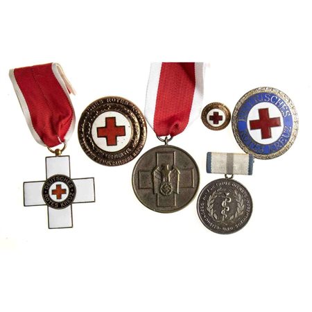  
LOTTO DI TRE MEDAGLIE E TRE DISTINTIVI CROCE ROSSA - GERMANIA...
MATERIALI E MISURE DIVERSE 