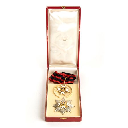  
ORDINE DI S. SILVESTRO ,INSEGNA DI GRAND'UFFICIALE CON SCATOLA prima metà XX sec.
 