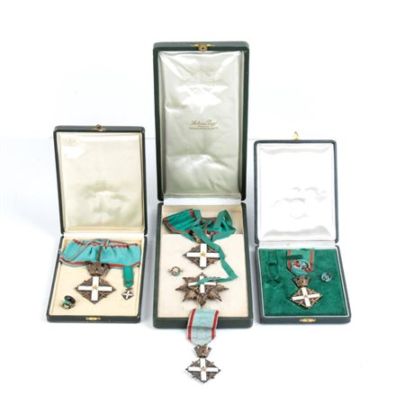  
LOTTO DI ORDINI AL MERITO RI  metà XX sec.
 