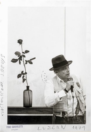 Beuys Joseph Kleve 1921 - Dusseldorf 1986 J. Beuys Fotografia 20 x 29 cm...