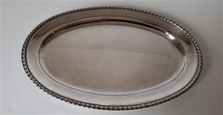 VASSOIO IN METALLO ARGENTATO CM.37X24