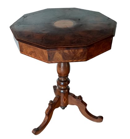 TAVOLINO DECAGONALE LASTRONATO IN RADICA DI NOCE E INTARSIATO CM.61X65...