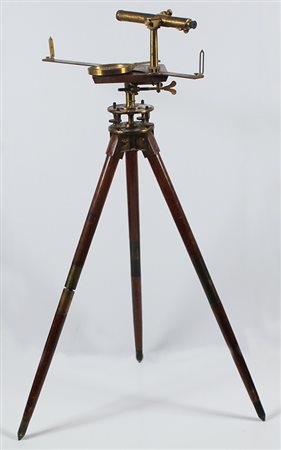 MANIFATTURA ITALIANA DEL XIX SECOLO Livello a canocchiale. Tecnica mista e...