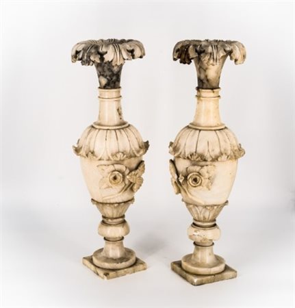 Coppia di vasi in alabastro