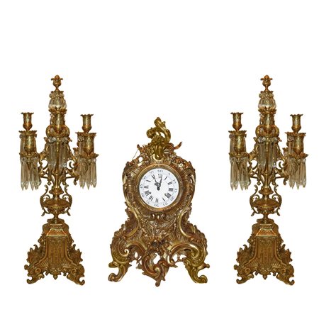 Trittico barocco composto da orologio da tavolo e due candelabri a 8 luci, 20° secolo