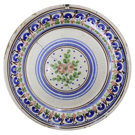 Piatto in maiolica di Caltagirone, dipinto con due rose, metà 20° secolo