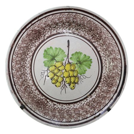 Piatto in maiolica di Caltagirone spugnato manganese, metà 20° secolo