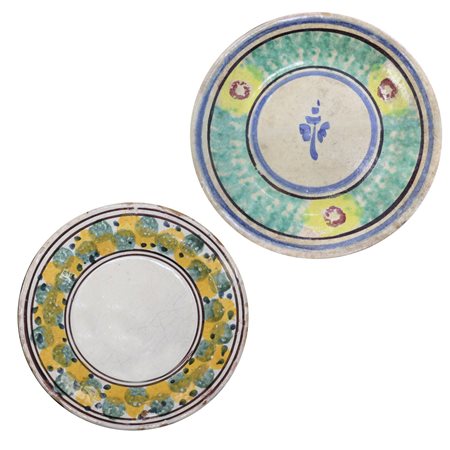 Coppia di piattini in maiolica di Caltagirone spugnati verdi e gialli, 20° secolo