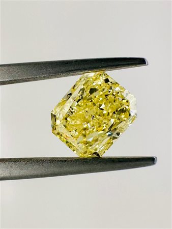 DIAMANTE 1,76 CT FANCY GIALLO INTENSO - SI2 - TAGLIO RADIANTE - IGI - RM30301