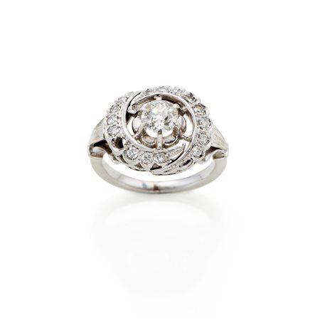  
Anello in oro con diamanti 
 