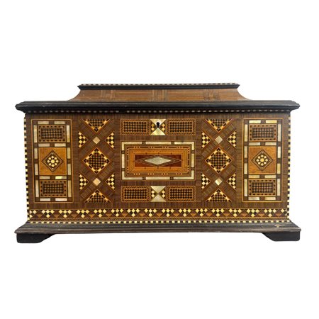 Cofanetto interamente intarsiato con vari tipi di legni, periodo XIX secolo....