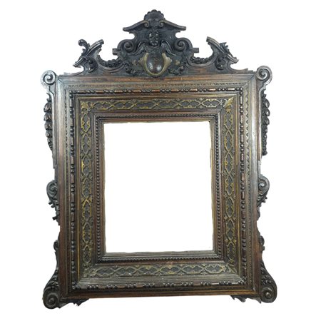 Cornice in noce interamente intagliata a mano, periodo XIX secolo....