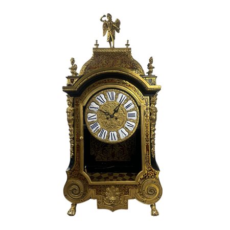 Orologio in intarsio boulle, periodo XIX secolo Dimensioni: 80x40x15 cm