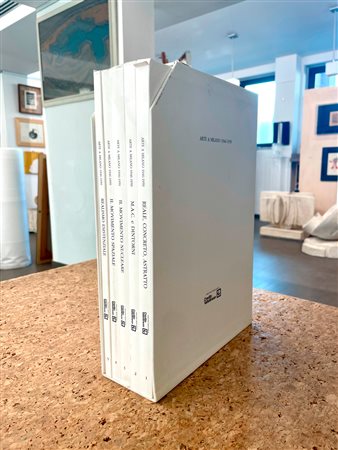 ARTE A MILANO 1946-1959 - Cofanetto contenente 6 cataloghi: