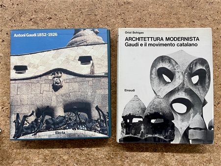ARCHITETTURA (ANTONI GAUDÍ) - Lotto unico di 2 cataloghi