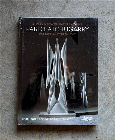 PABLO ATCHUGARRY(1954)A journey between matter and light / Reis tussen...