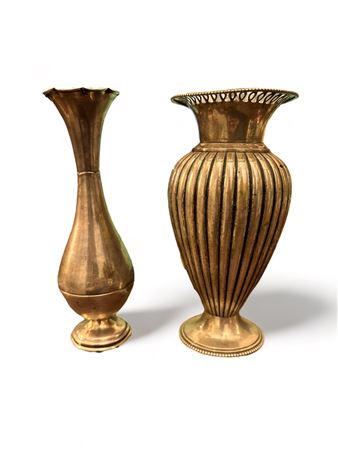  
Lotto di due vasi monofiore in argento 800/1000 Manifattura italiana, prima metà XX secolo
 17 x 6,5 cm / 17 x 4,5 cm