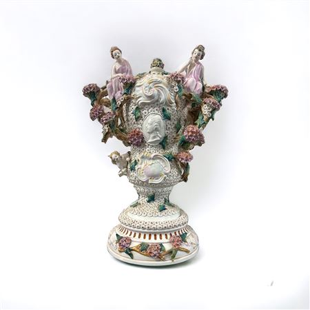  
Grande vaso biansato in porcellana di Capodimonte XX sec.
 55 x 24 cm