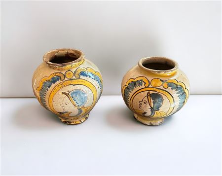  
Lotto di due vasi a boccia Sicilia, 1784
 H 20cm; H 18cm
