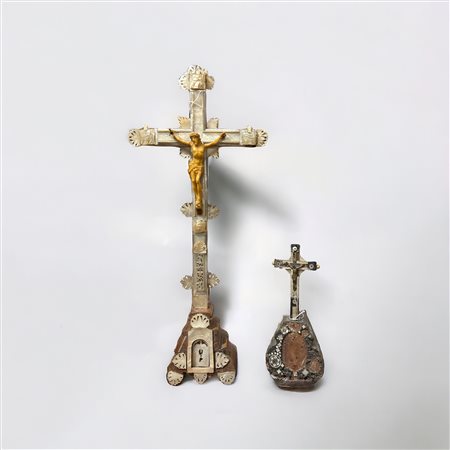  
Due crocifissi XIX secolo
 50 x 22 x 7 cm - 23 x 10 x 6 cm