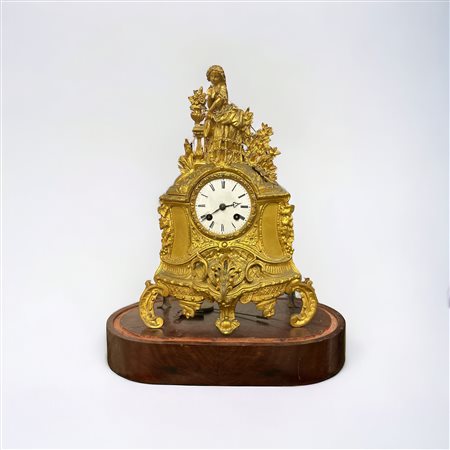  
Orologio da mensola Francia, Seconda metà XIX secolo
 35 x 25 x 11 cm