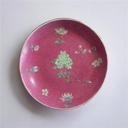  
Coppia di piatti , Dinastia Qing Cina, XIX secolo
 24 cm diametro