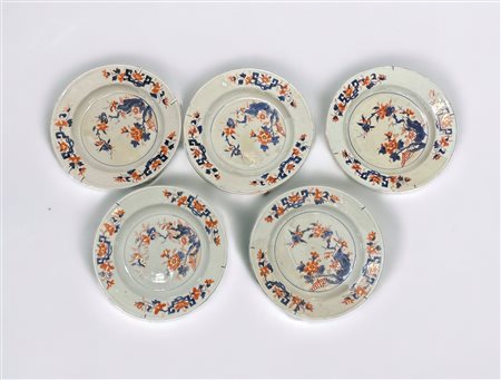  
Cinque piatti in porcellana Imari Periodo Kangxi
 diametro 25 cm