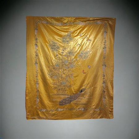  
Grande tessuto in seta color giallo oro Manifattura cinese - XIX secolo
 cm 200 x 170