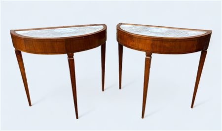  
Coppia di Consolle a mezzaluna  Toscana, prima metà XX secolo
 88 x 95 x 46 cm