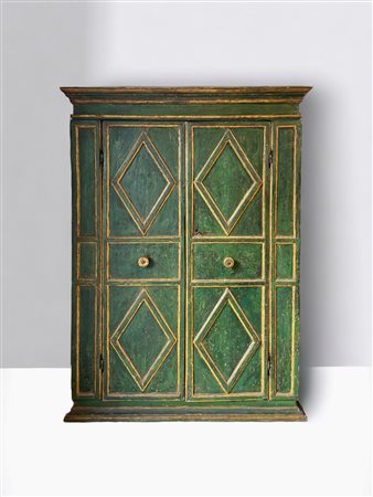  
Armadio Manifattura italiana prima metà XVIII secolo
 163 x 118 x 53cm