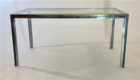 Tavolo rettangolare in metallo cromato, ottone e vetro. Italia, anni '70. (cm 1