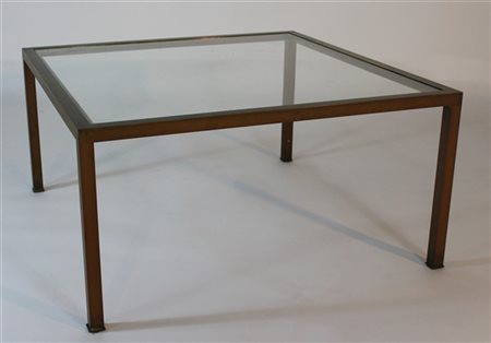 Tavolo basso con struttura in ottone, piano in vetro. Italia, anni '70. (cm 90x