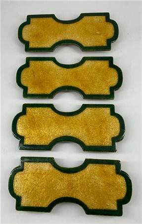 Coppia di maniglie in rame smaltato verde e oro. Italia, anni '60. (h cm 19,5)