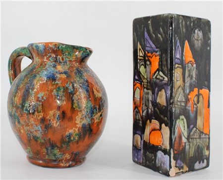 Due ceramiche decorative smaltate in policromia, di cui una di forma parallelep